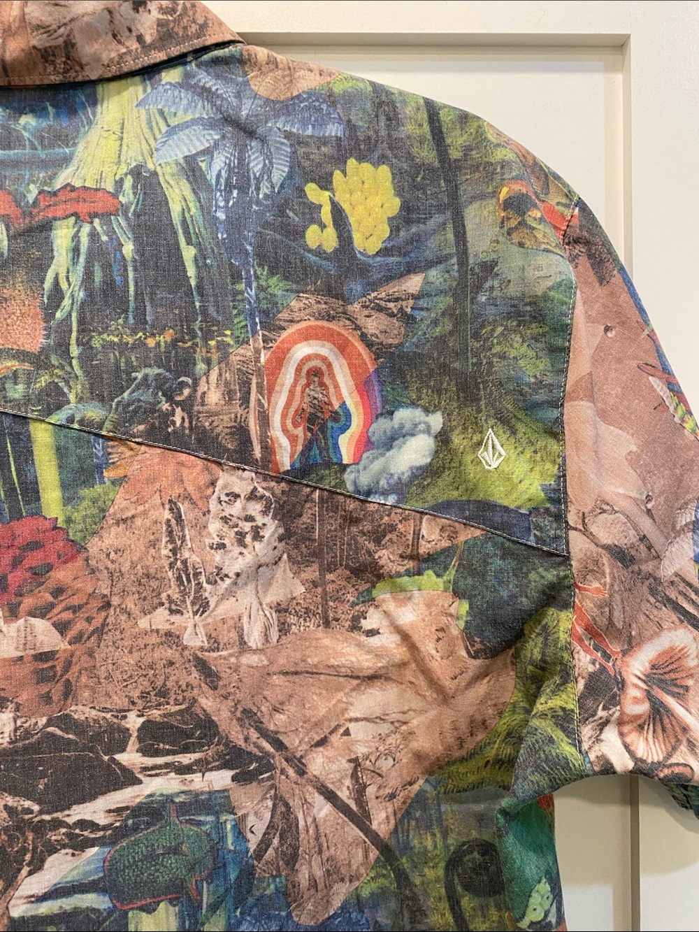 Trippy, Tropical Volcom Button up - Picture 5 of 5